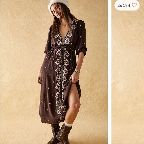 Free People Dresses & Skirts - Free people Embroidered fable midi